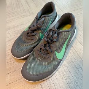 Nike Women’s Flex Sneaker, size 9.5, grey and mint, EUC